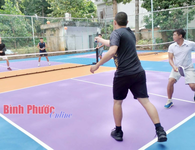 Câu lạc bộ tennis Bù Đăng: Người chơi nên bắt đầu từ đâu để giao lưu và tham gia cộng đồng phù hợp?